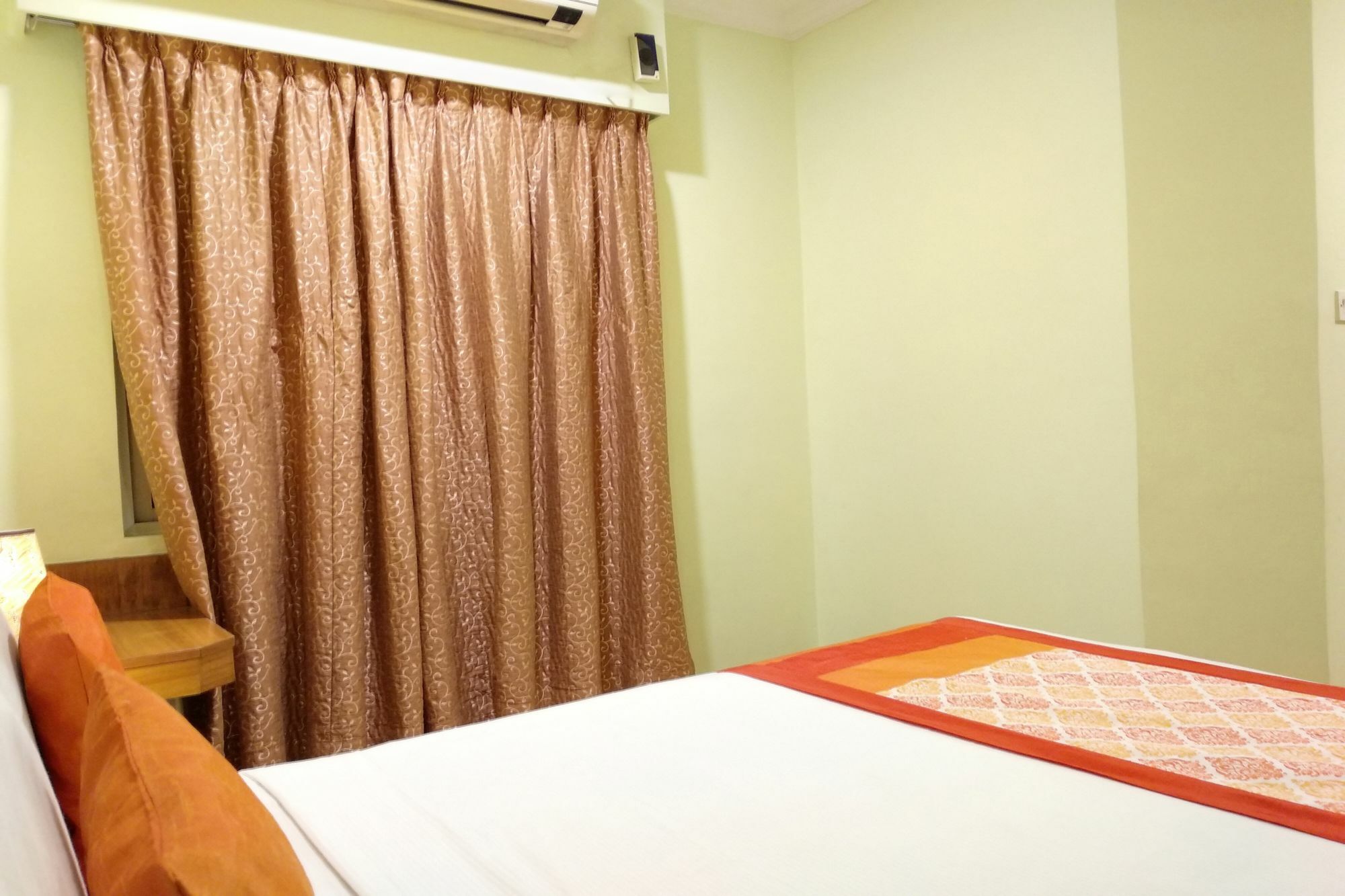Hotel Oyo 9925 The Ocea International Bangalore Esterno foto
